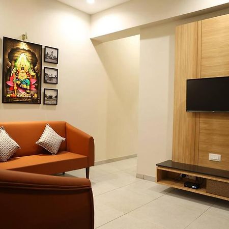 'Sumadhu Homes 301 ' Kolhapur Buitenkant foto