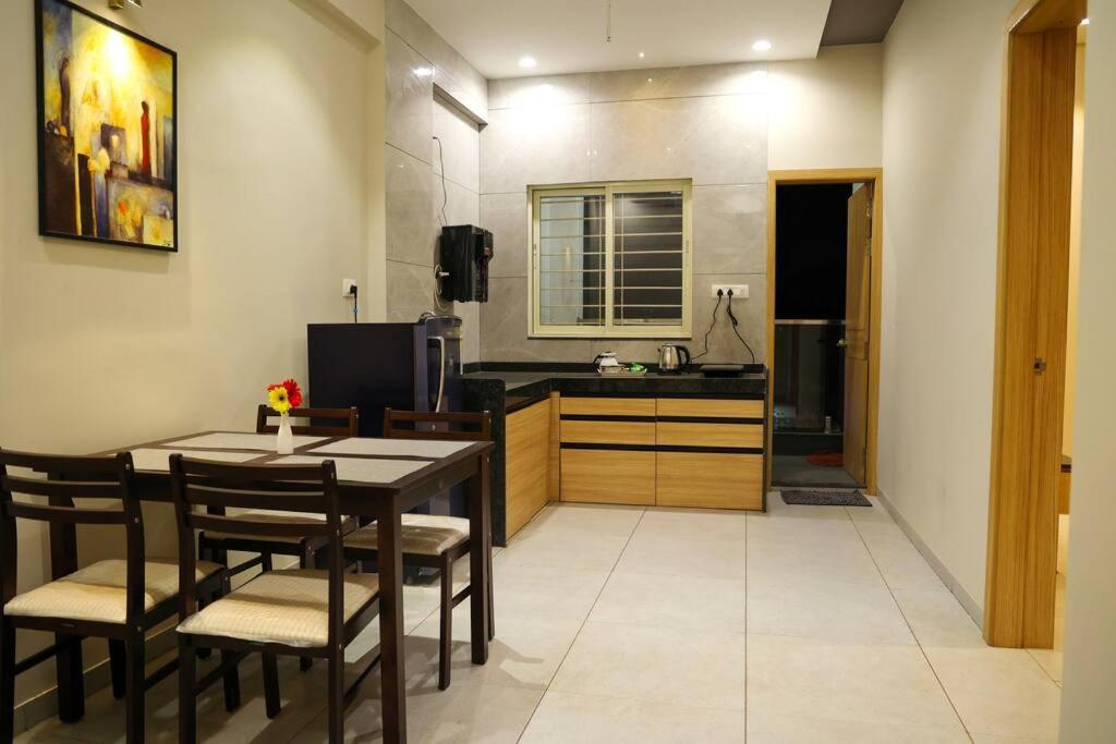 'Sumadhu Homes 301 ' Kolhapur Buitenkant foto