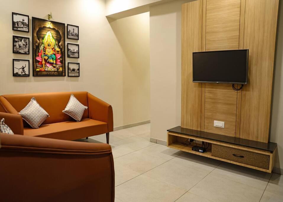 'Sumadhu Homes 301 ' Kolhapur Buitenkant foto