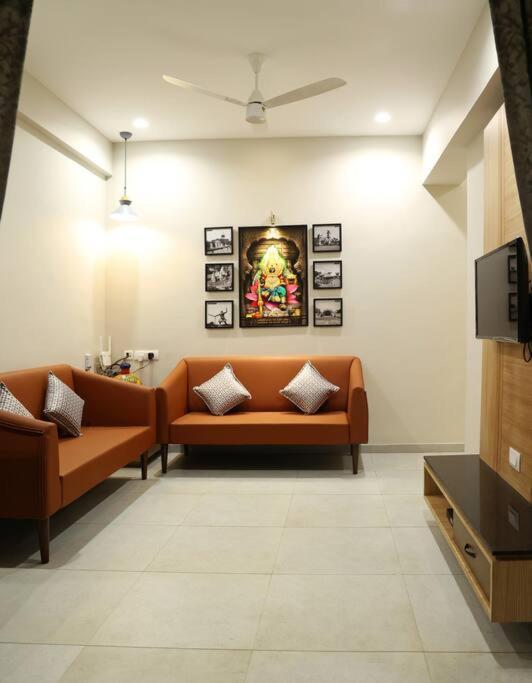 'Sumadhu Homes 301 ' Kolhapur Buitenkant foto