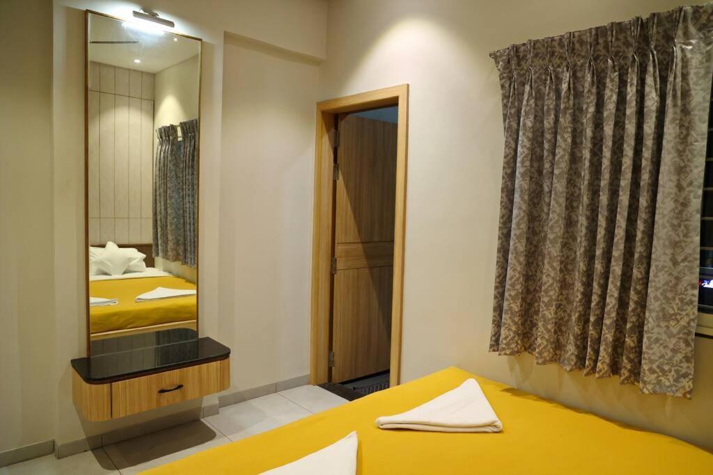'Sumadhu Homes 301 ' Kolhapur Buitenkant foto