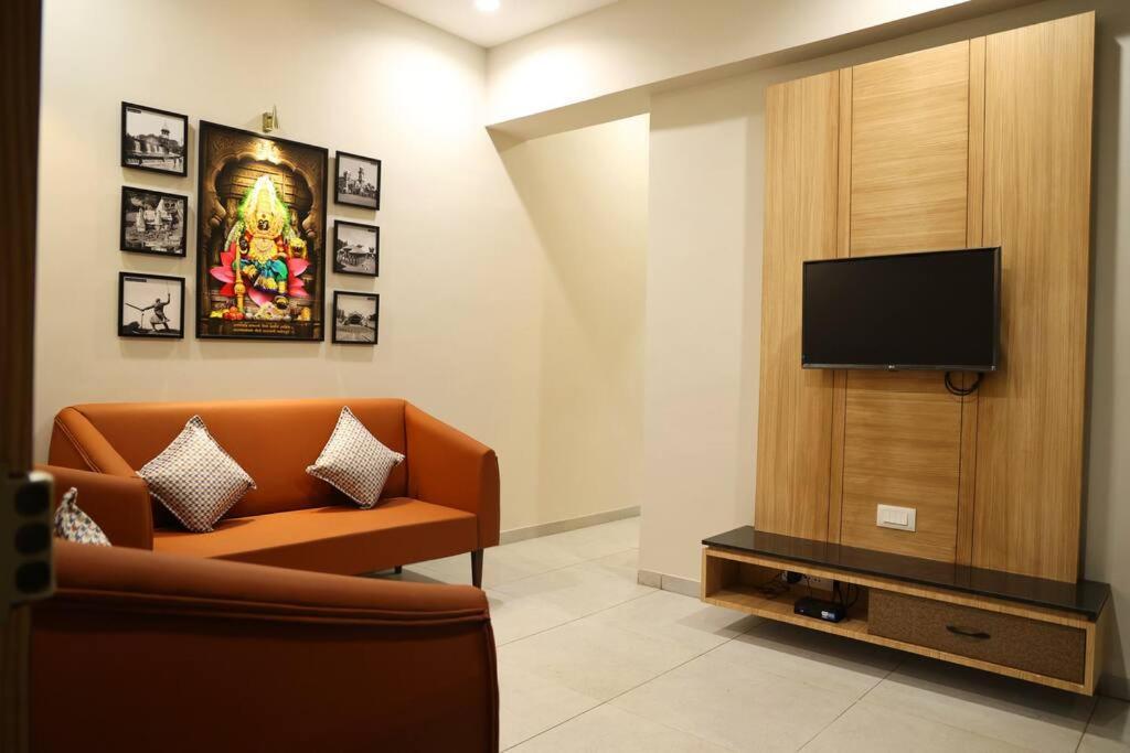 'Sumadhu Homes 301 ' Kolhapur Buitenkant foto